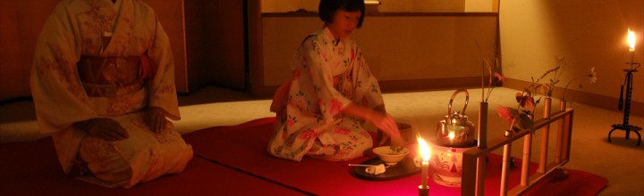 主催茶事　立礼で秋の夕去りの茶事